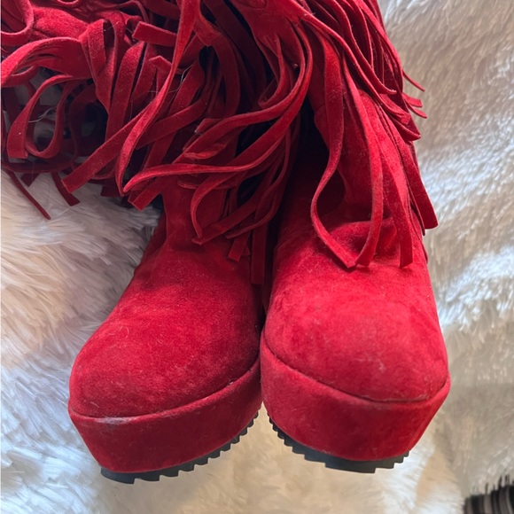 NWOT. Super fun and comfortable suede boots with fringe. SIZE 7-7.5. - Picture 6 of 6